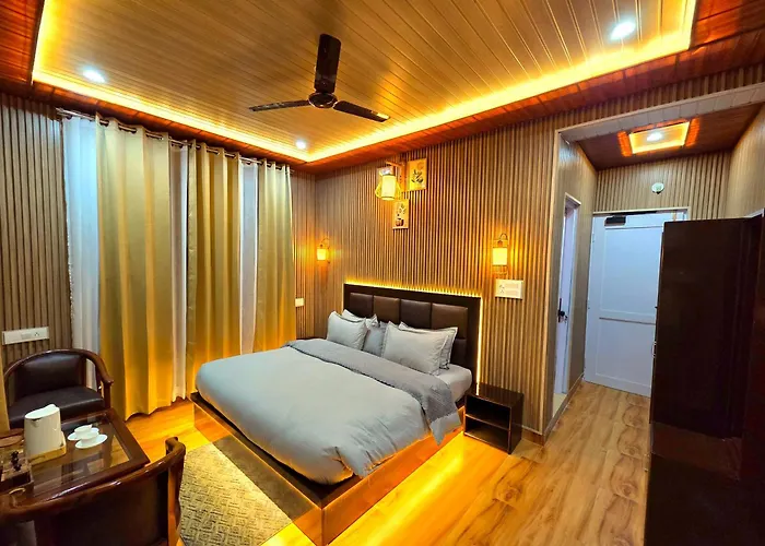 Prafull Hotel & Restaurant