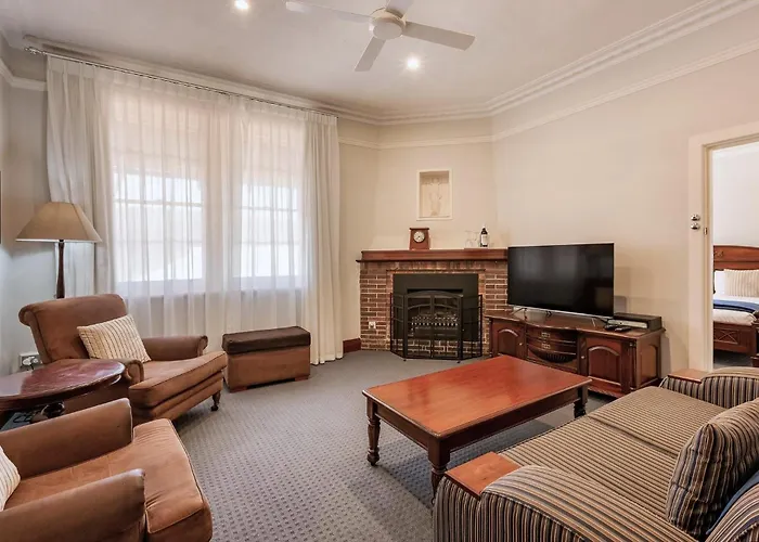 Caves House Hotel