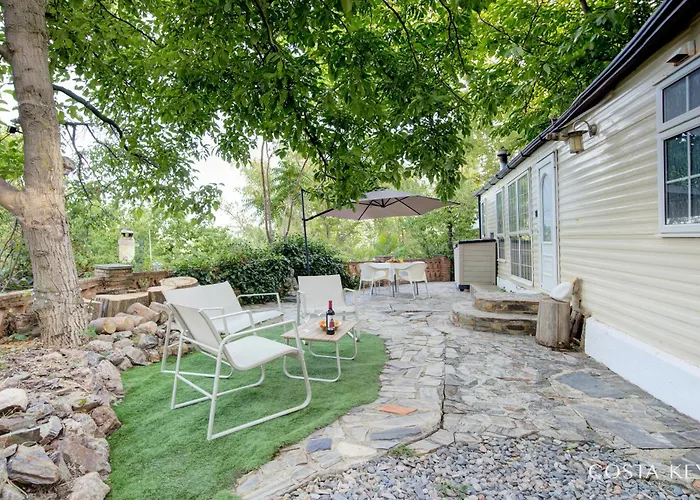 Mountain & Pool Retreat - Camping Pitres