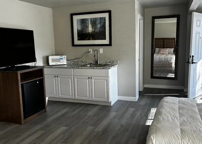 Longmont Lodge & Rv Park
