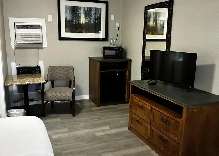 Longmont Lodge & Rv Park