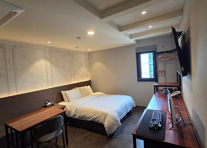 Hotel Cleo