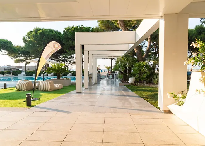 International Beach Hotel
