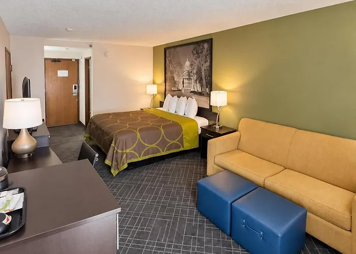 Super 8 By Wyndham Madison South