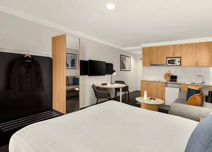 Oaks Perth Hotel