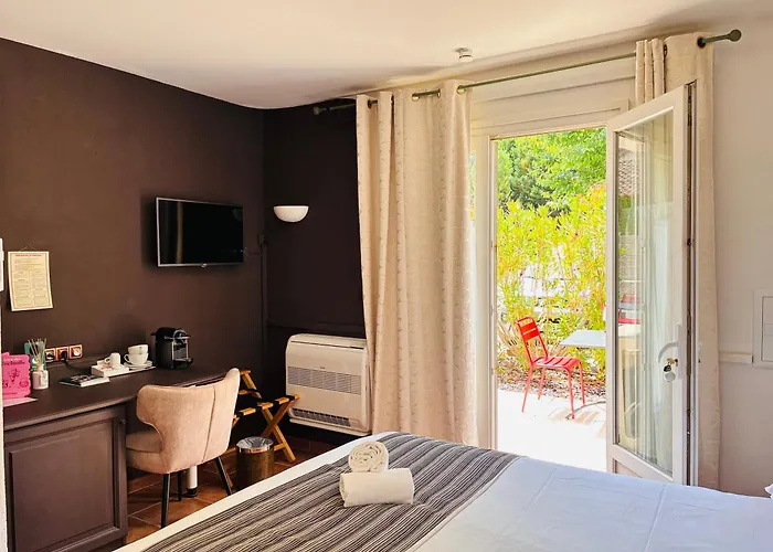 Logis Hotel & Spa Dejeunez Sous L'Arbre