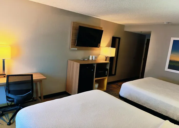 Days Inn By Wyndham Fargo - West Acres