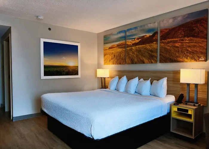 Days Inn By Wyndham Fargo - West Acres