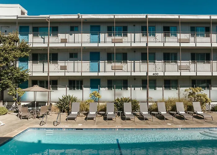 Marin Suites Hotel