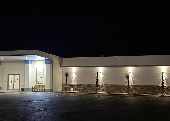 Baymont Inn & Suites By Wyndham Newton Ia