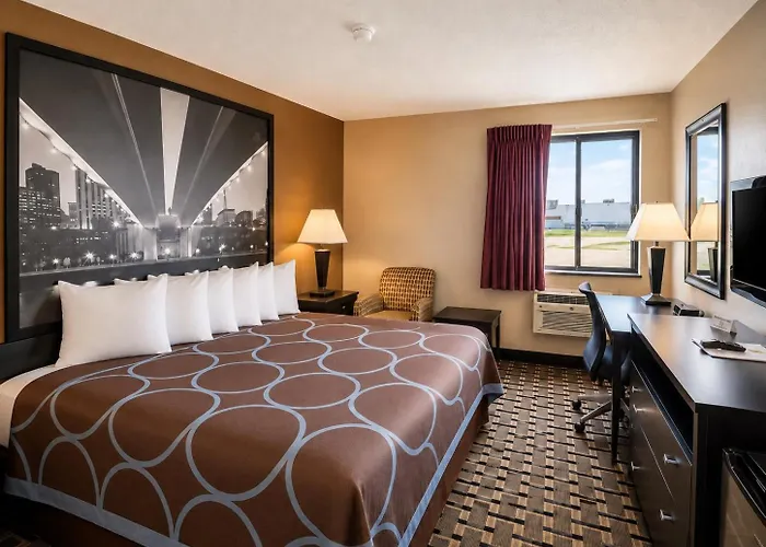 Super 8 By Wyndham Melrose