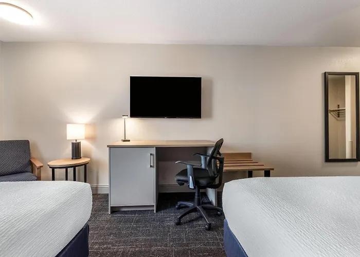 Days Inn & Suites By Wyndham Thunder Bay