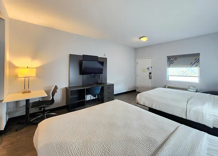 Days Inn & Suites By Wyndham Gonzales Tx