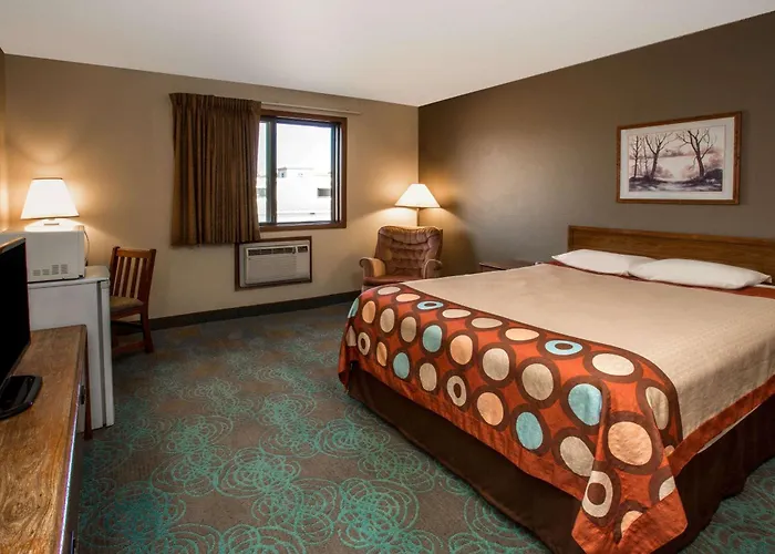 Super 8 By Wyndham Hartford Wi