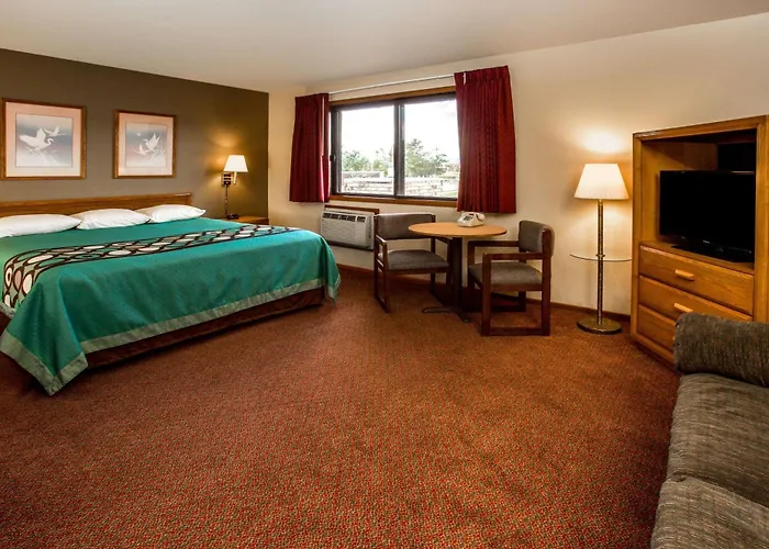 Super 8 By Wyndham Hartford Wi