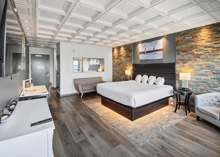 Terrace Bay Hotel - Lakefront