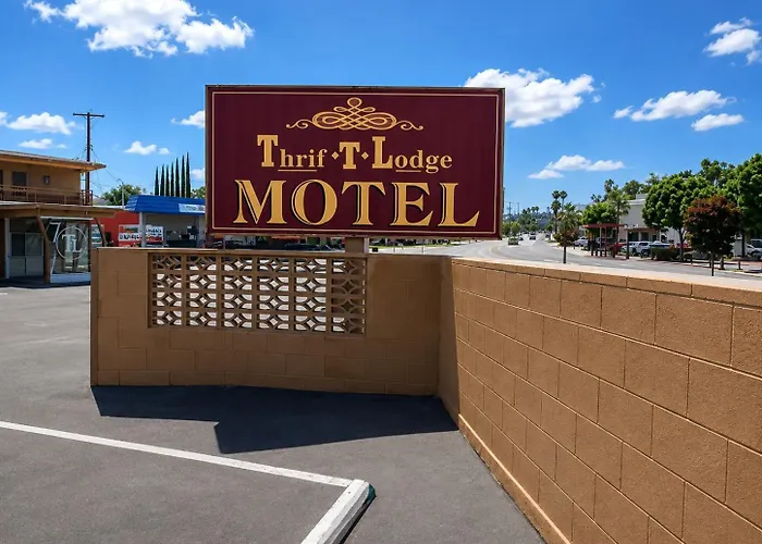 Thirf-T-Lodge Motel