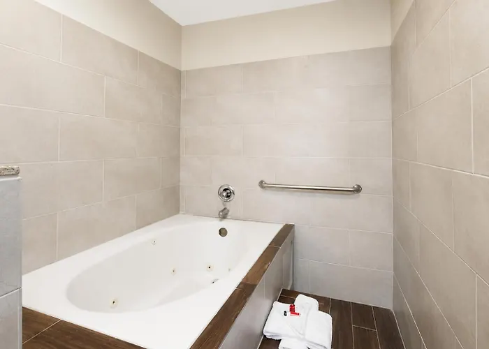 Homepointe Inn & Suites