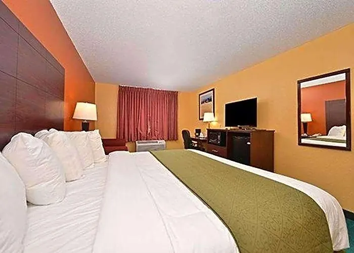 Quality Inn & Suites Grinnell Near University