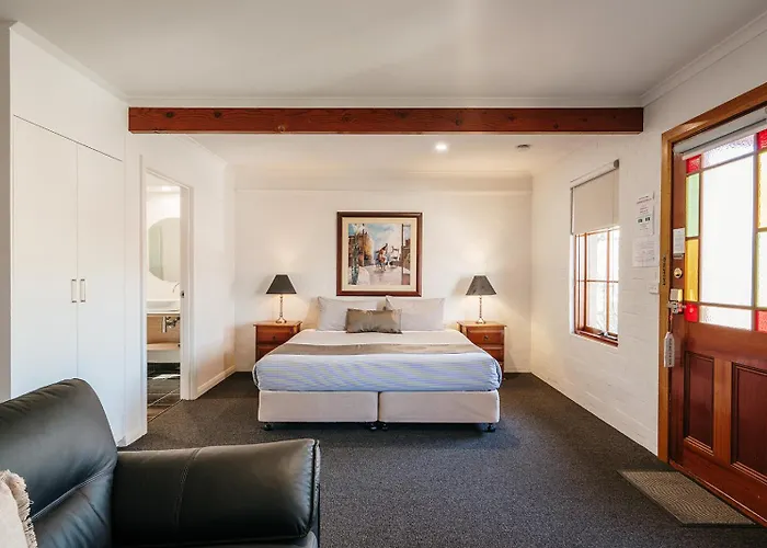 Hideaway On George