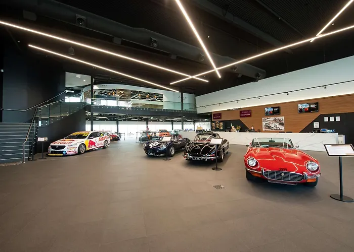 Rydges Pit Lane