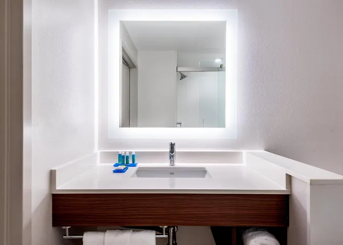 Holiday Inn Express & Suites Santa Ana - Orange County By Ihg