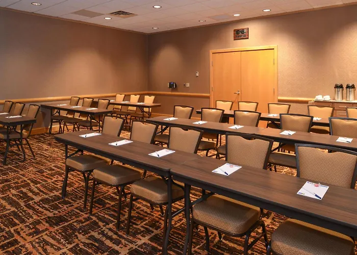Holiday Inn Express Breezewood By Ihg