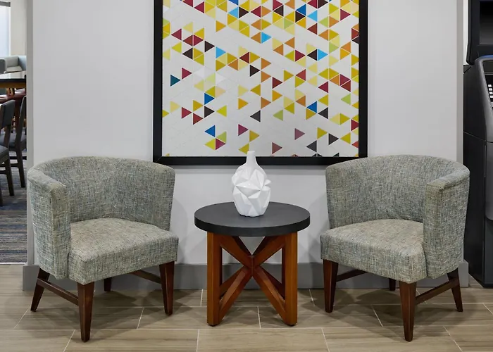 Holiday Inn Express Kansas City - At The Legends! By Ihg