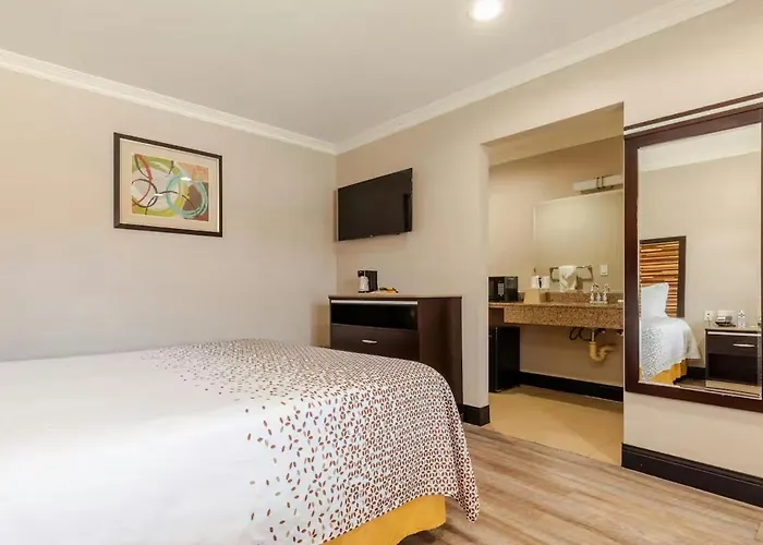 Diamond Bell Inn & Suites
