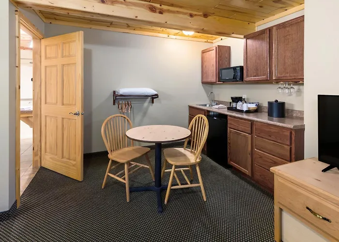 Rock Crest Lodge & Cabins