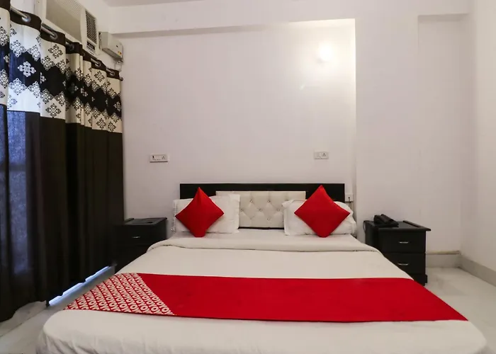 Hotel O Silver Palace Near Dwarka Sector 9 Metro Station