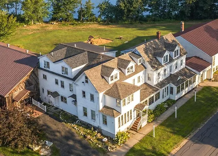 Lake Shore Farm Inn