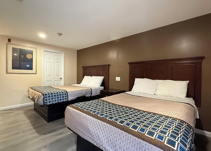 Travelers Motor Lodge