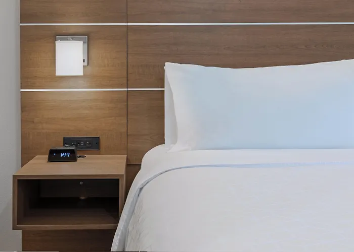 Holiday Inn Express & Suites - Denton - Sanger By Ihg