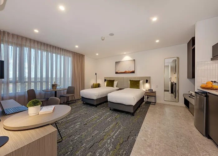 Littomore Suites Kingswood