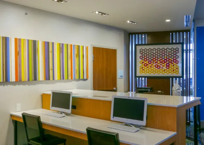 Holiday Inn Express & Suites - Detroit North - Roseville By Ihg