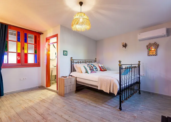 Anda Beach Bistro & Rooms