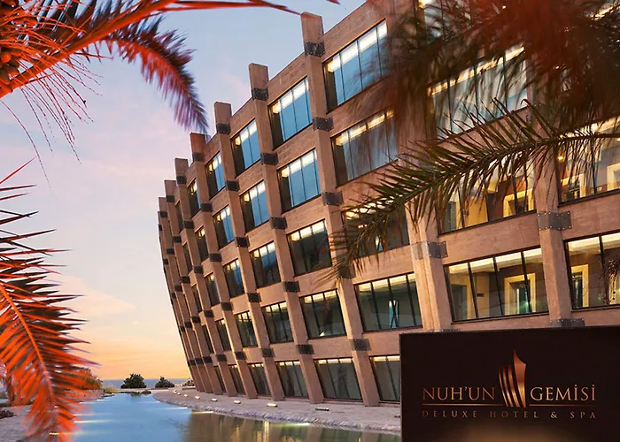 Noah'S Ark Deluxe Hotel & Spa