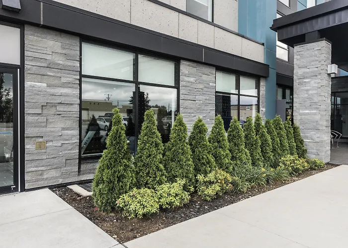 Holiday Inn Express & Suites Toronto Airport South By Ihg