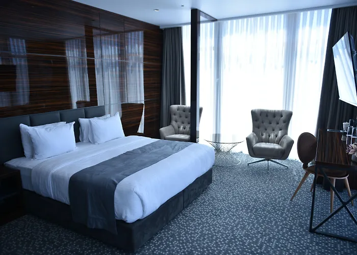 Hotel Monarch