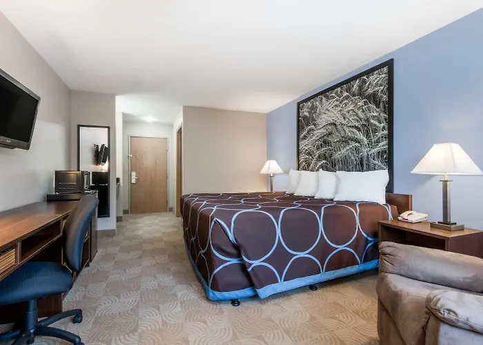 Super 8 By Wyndham Beloit