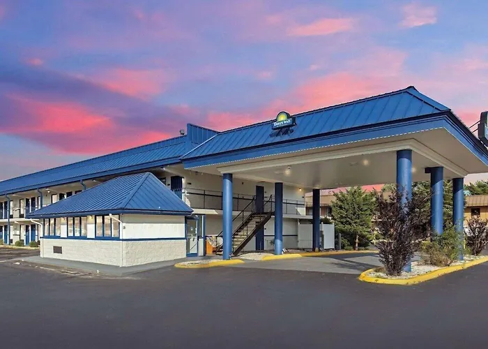 Days Inn By Wyndham Knoxville North