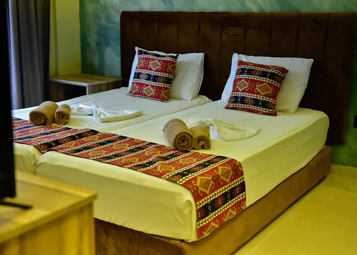 Te Bujtina Hotel- Cozy Stay With Traditional Breakfast Near Beach