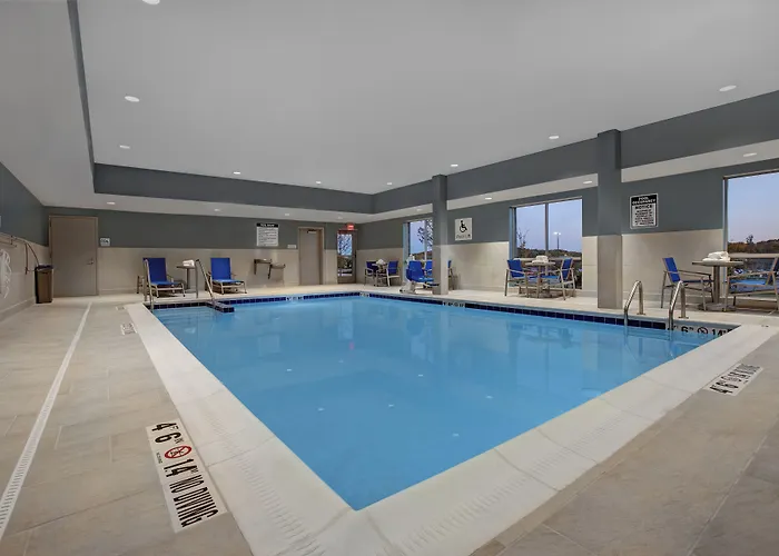 Holiday Inn Express & Suites - Milwaukee - Brookfield By Ihg