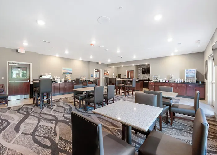 Cobblestone Hotel & Suites - Urbana