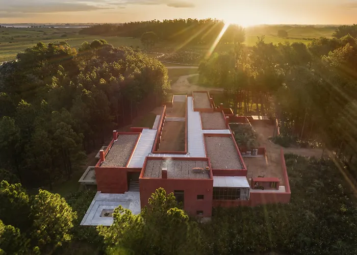 Luz Culinary Wine Lodge