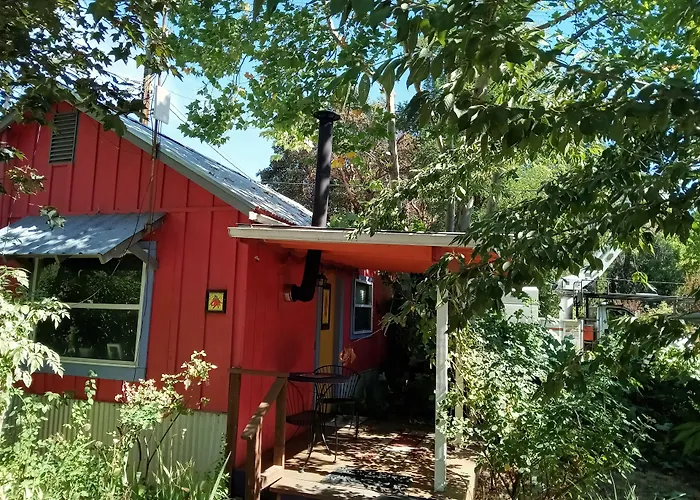 Bigfoot Rv & Cabins Park