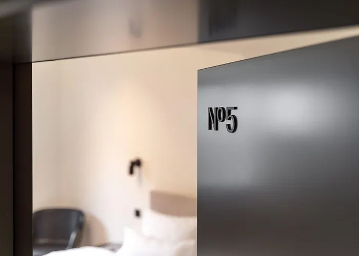 The Adams - Self Check In Hotel