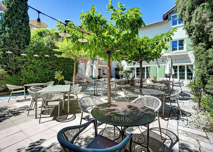 Logis Hotel Le Blason De Provence