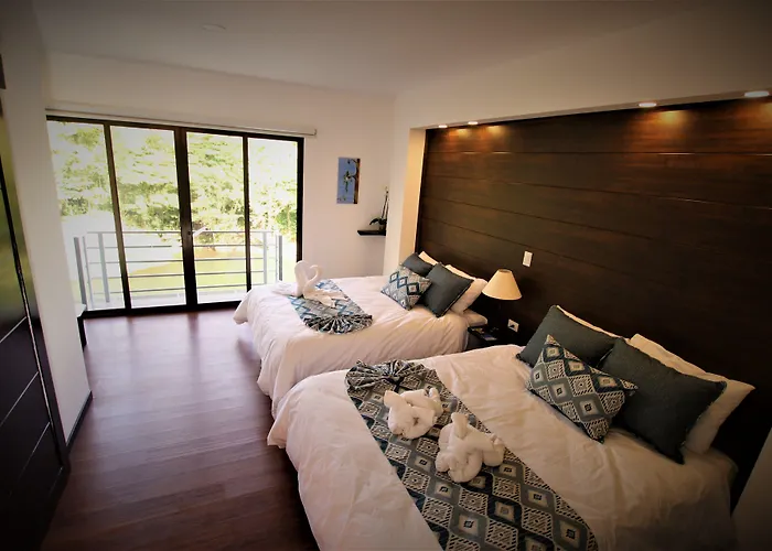 Burbi Lake Lodge Monteverde